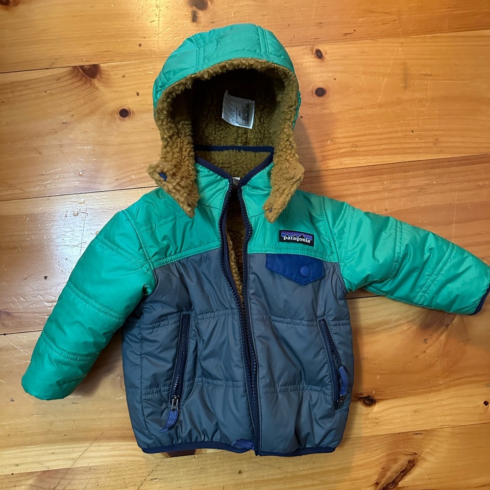 Patagonia Baby Reversible Tribbles Hoody 6-12m EUC green & gray